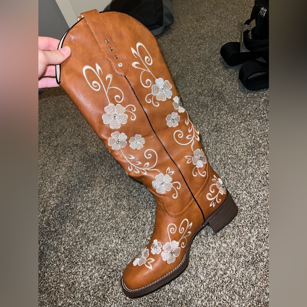 Cowboy boots!! - Picture 3 of 4